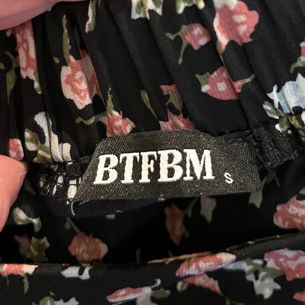 BTFBM Black Floral Ruffle Side Slit Elastic Waist Midi Skirt Size S Gently Used - Picture 5 of 5